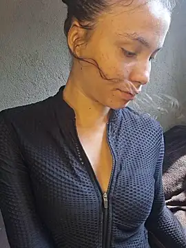 HelenHoltz online show from 10/28/25, 04:28