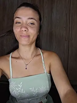 HelenHoltz online show from 12/17/25, 02:22