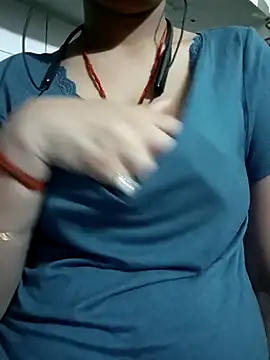 Snapshot of Avantika19 chatting on 04/08/26, 04:41 Avantika19 online show from 04/08/26, 04:41