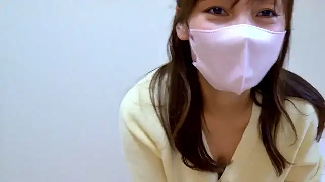 Snapshot of caro-caro chatting on 10/05/25, 04:36 caro-caro online show from 10/05/25, 04:36