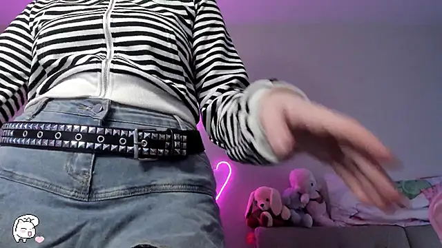 Snapshot of SweetieMollyy chatting on 11/10/25, 09:36 SweetieMollyy online show from 11/10/25, 09:36