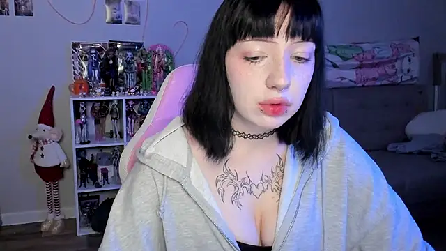 Snapshot of SweetieMollyy chatting on 11/25/25, 10:26 SweetieMollyy online show from 11/25/25, 10:26