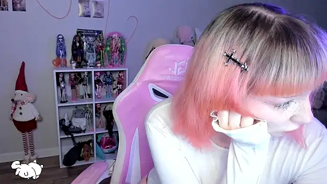 Snapshot of SweetieMollyy chatting on 11/14/25, 09:35 SweetieMollyy online show from 11/14/25, 09:35