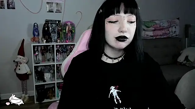 Snapshot of SweetieMollyy chatting on 11/18/25, 09:01 SweetieMollyy online show from 11/18/25, 09:01