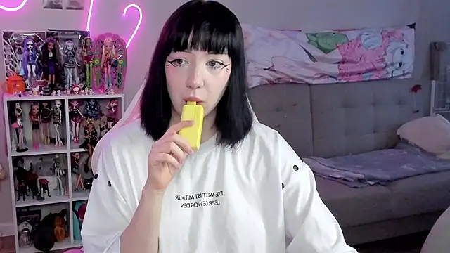 Snapshot of SweetieMollyy chatting on 12/03/25, 10:03 SweetieMollyy online show from 12/03/25, 10:03