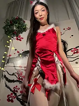 Snapshot of DesiredHoney chatting on 12/22/24, 06:48 DesiredHoney online show from 12/22/24, 06:48