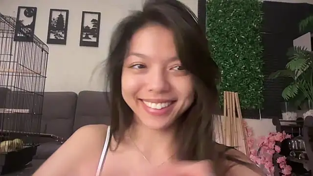 Snapshot of DesiredHoney chatting on 09/10/25, 05:45 DesiredHoney online show from 09/10/25, 05:45