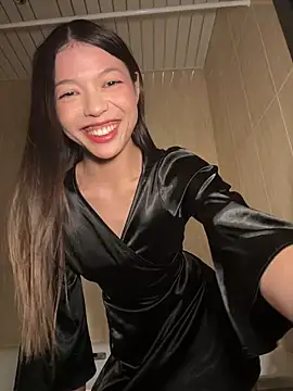 Snapshot of DesiredHoney chatting on 12/08/24, 06:39 DesiredHoney online show from 12/08/24, 06:39