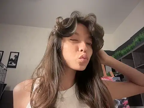 Snapshot of DesiredHoney chatting on 09/27/25, 05:52 DesiredHoney online show from 09/27/25, 05:52