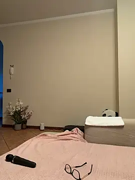 MichelleCara online show from 11/28/25, 01:00