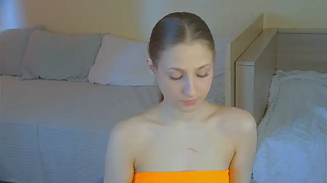 BritneyCruze online show from 04/15/26, 09:37