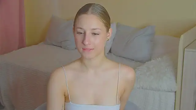 Snapshot of BritneyCruze chatting on 10/27/25, 09:21 BritneyCruze online show from 10/27/25, 09:21