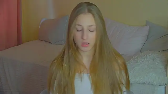 Snapshot of BritneyCruze chatting on 11/13/25, 09:24 BritneyCruze online show from 11/13/25, 09:24