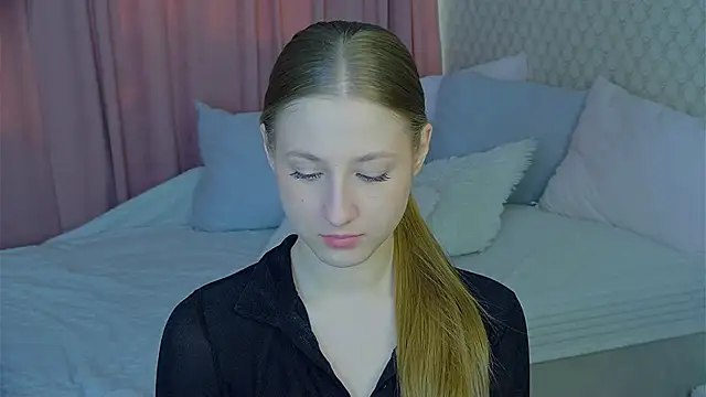 Snapshot of BritneyCruze chatting on 03/10/25, 08:06 BritneyCruze online show from 03/10/25, 08:06