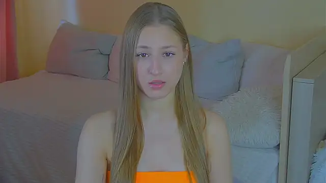 Snapshot of BritneyCruze chatting on 10/31/25, 09:39 BritneyCruze online show from 10/31/25, 09:39