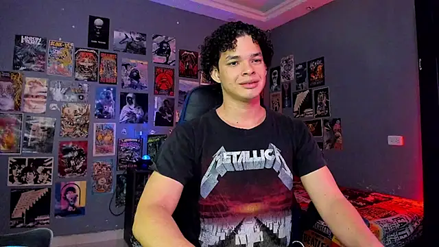 Snapshot of soy_ian_ chatting on 12/31/24, 12:43 soy ian online show from 12/31/24, 12:43