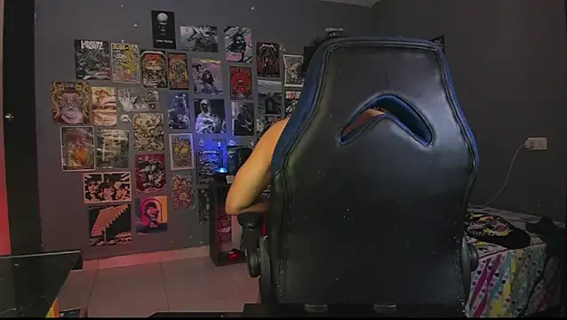 Snapshot of soy_ian_ chatting on 12/13/24, 05:05 soy ian online show from 12/13/24, 05:05