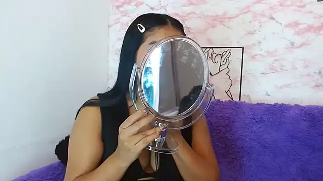 Snapshot of anahi__s chatting on 11/29/25, 06:52 anahi s online show from 11/29/25, 06:52