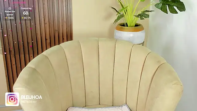 Snapshot of kenayfox chatting on 02/13/25, 05:05 kenayfox online show from 02/13/25, 05:05