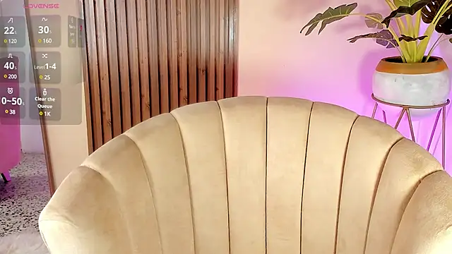 Snapshot of kenayfox chatting on 02/25/25, 05:30 kenayfox online show from 02/25/25, 05:30