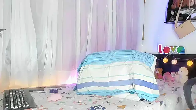 Snapshot of _Fernanda_Sanchez chatting on 01/13/26, 12:25 Fernanda Sanchez online show from 01/13/26, 12:25