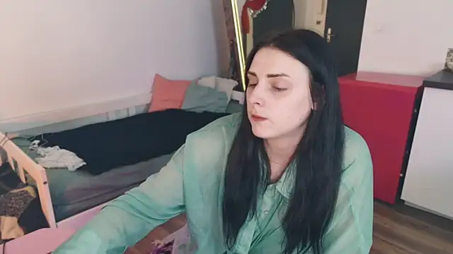 Snapshot of ce_leste__ chatting on 11/01/25, 12:32 ce leste online show from 11/01/25, 12:32