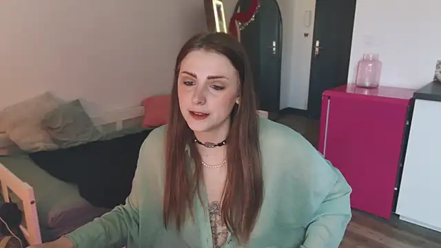Snapshot of ce_leste__ chatting on 10/08/25, 11:23 ce leste online show from 10/08/25, 11:23