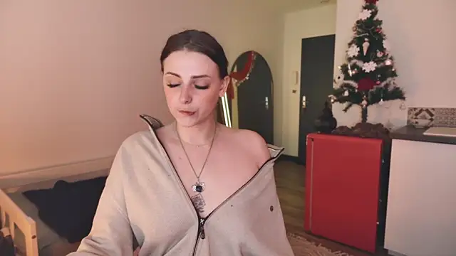 Snapshot of ce_leste__ chatting on 11/26/25, 06:19 ce leste online show from 11/26/25, 06:19