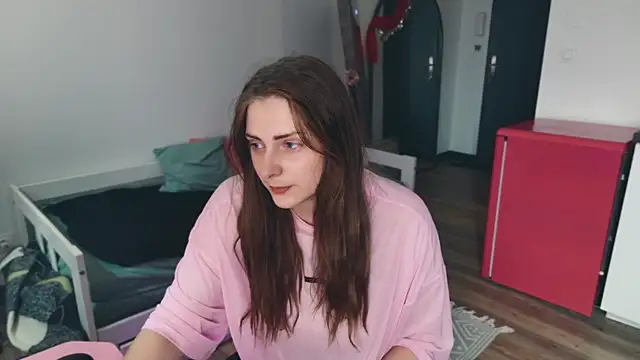 Snapshot of ce_leste__ chatting on 10/28/25, 12:37 ce leste online show from 10/28/25, 12:37