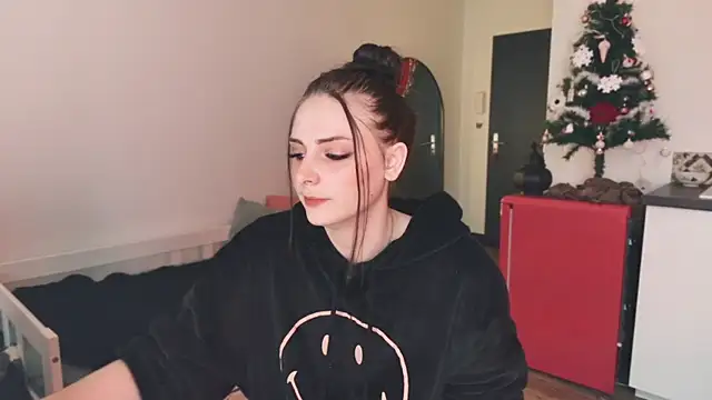 Snapshot of ce_leste__ chatting on 11/27/25, 01:44 ce leste online show from 11/27/25, 01:44