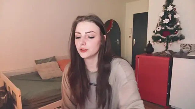 Snapshot of ce_leste__ chatting on 12/17/25, 04:23 ce leste online show from 12/17/25, 04:23