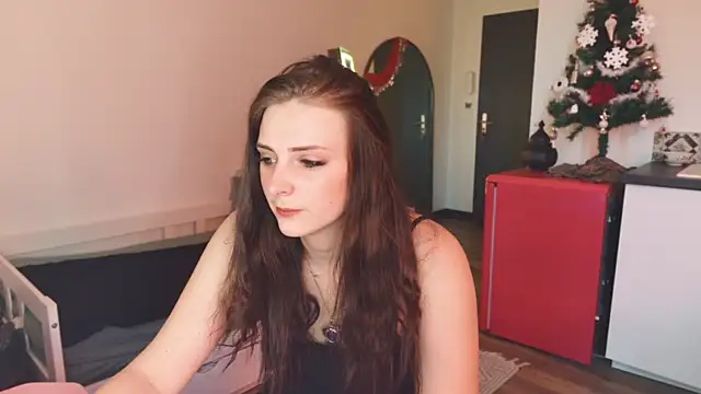 Snapshot of ce_leste__ chatting on 12/03/25, 03:44 ce leste online show from 12/03/25, 03:44