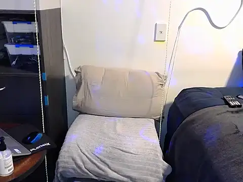 ChunkyMonkey007 online show from 10/22/25, 06:07