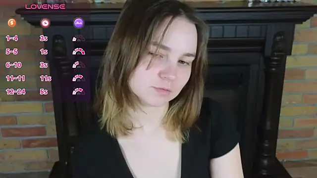 Snapshot of Ellie_Sunset chatting on 05/14/26, 08:00 Ellie Sunset online show from 05/14/26, 08:00