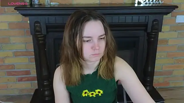 Snapshot of Ellie_Sunset chatting on 05/05/26, 07:00 Ellie Sunset online show from 05/05/26, 07:00