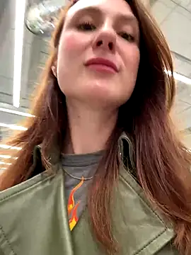 Snapshot of Dina_Tease chatting on 09/19/25, 12:42 Dina Tease online show from 09/19/25, 12:42