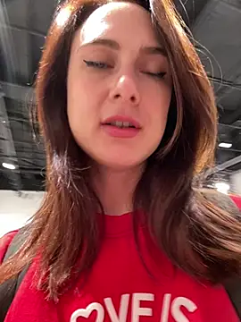 Snapshot of Dina_Tease chatting on 03/21/25, 12:39 Dina Tease online show from 03/21/25, 12:39