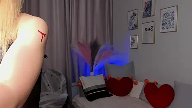 OdetteHarwick online show from 10/31/25, 08:33