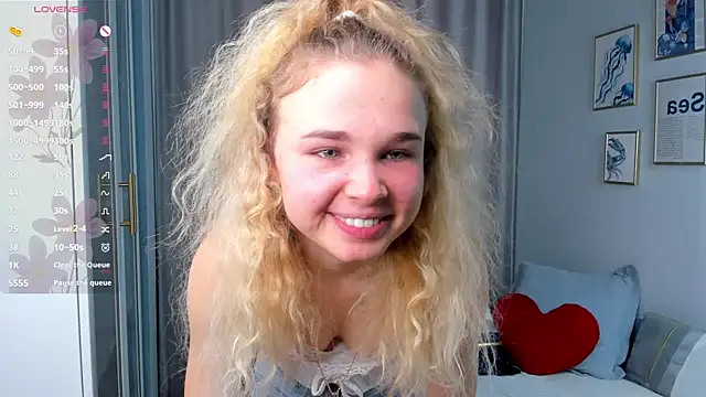 Snapshot of OdetteHarwick chatting on 10/11/25, 08:26 OdetteHarwick online show from 10/11/25, 08:26