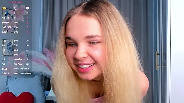 OdetteHarwick online show from 10/22/25, 08:03