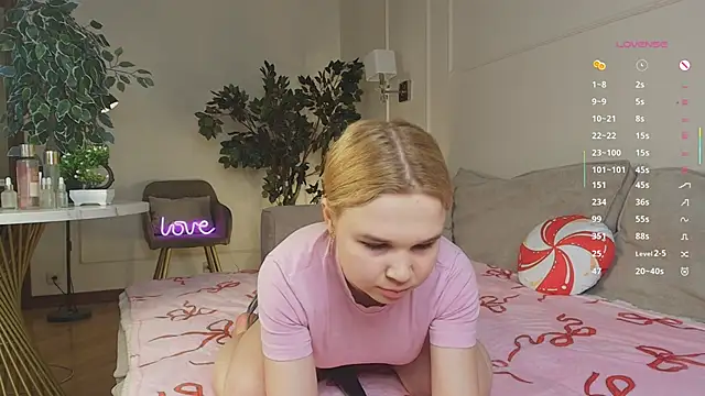 OdetteHarwick online show from 02/18/26, 08:11