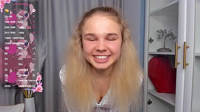 Snapshot of OdetteHarwick chatting on 09/14/25, 07:42 OdetteHarwick online show from 09/14/25, 07:42