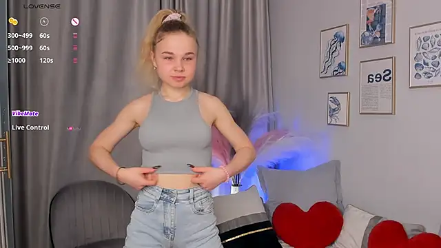 OdetteHarwick online show from 10/25/25, 08:42