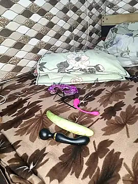 pihu32824 online show from 10/15/25, 07:22