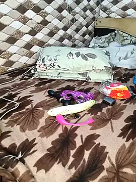 pihu32824 online show from 10/13/25, 07:15