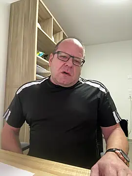 Snapshot of coupleLatinaLovers chatting on 01/15/26, 07:12 coupleLatinaLovers online show from 01/15/26, 07:12