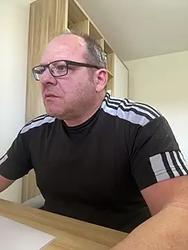 Snapshot of coupleLatinaLovers chatting on 02/24/26, 11:11 coupleLatinaLovers online show from 02/24/26, 11:11