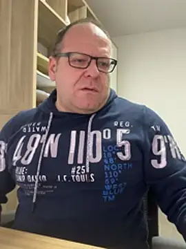 Snapshot of coupleLatinaLovers chatting on 02/12/26, 06:46 coupleLatinaLovers online show from 02/12/26, 06:46