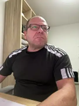 Snapshot of coupleLatinaLovers chatting on 10/29/25, 05:50 coupleLatinaLovers online show from 10/29/25, 05:50