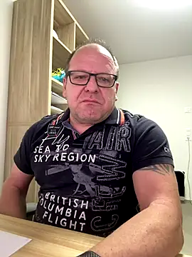 Snapshot of coupleLatinaLovers chatting on 01/08/26, 06:41 coupleLatinaLovers online show from 01/08/26, 06:41